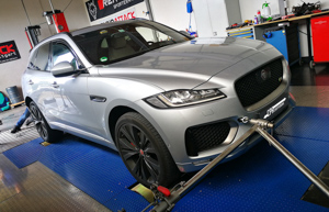 在馬力機上：JaguarF-Pace 30d